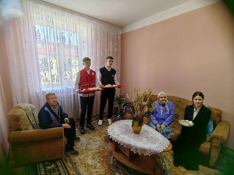 Поздравили со Светлой Пасхой проживающих в отделении круглосуточного пребывания для граждан пожилого возраста и инвалидов 