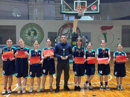 Команда Глусской ДЮСШ заняла третье место в первенстве Могилёвской области по баскетболу среди девушек 2013—2014 г. р.