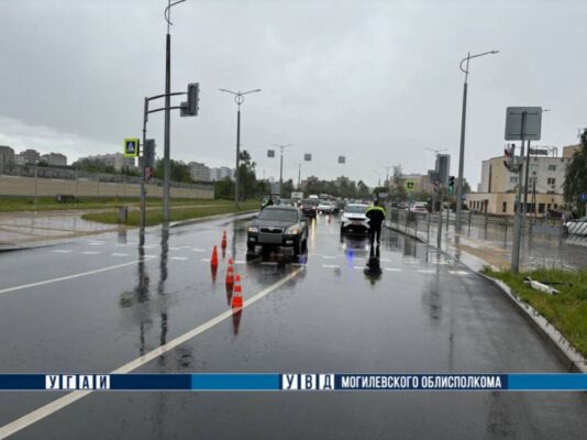В Могилёве ребенок на электросамокате попал под колеса автомобиля