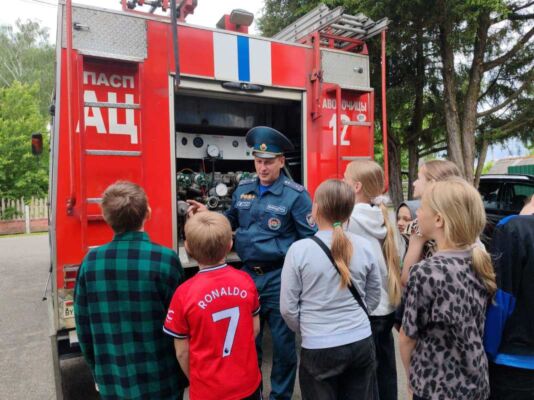 В рамках акции «Безопасные каникулы» работники Глусского РОЧС посетили пришкольные лагеря