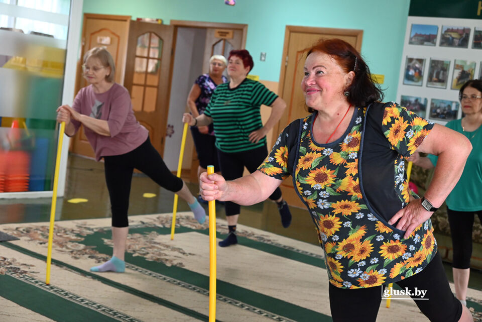 Чтобы справиться с «болезнью пожилых». Побывали в отделении социальной реабилитации, абилитации инвалидов и поддержки активного долголетия в условиях дневного пребывания Глусского РЦСОН
