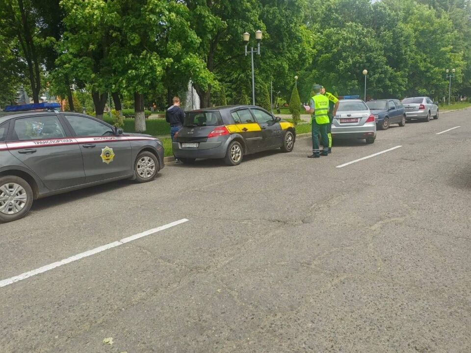 На контроле — водители такси