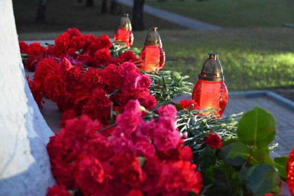 22 июня  — День всенародной памяти жертв Великой Отечественной войны и геноцида белорусского народа