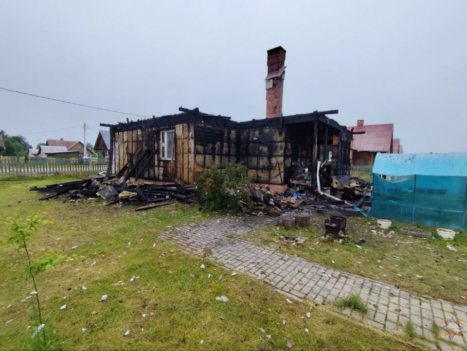 На пожаре в Шкловском районе погибла супружеская пара. Их маленького внука удалось спасти