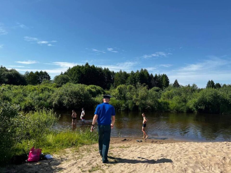 Работники Глусского РОЧС провели рейды по местам отдыха на водоемах
