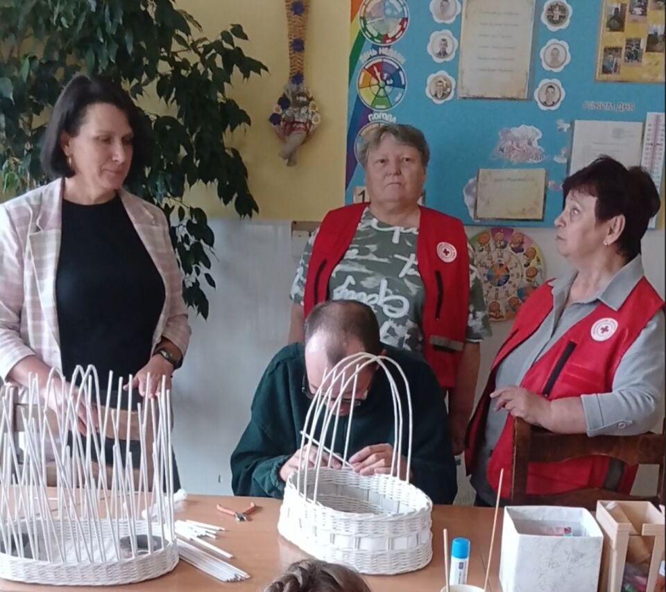 Глусская районная организация Красного Креста принимает активное участие в  благотворительной кампании «Соберем детей в школу»