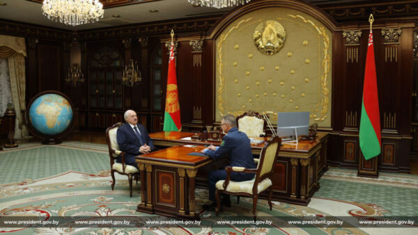 Александр Лукашенко принял с докладом председателя Государственного таможенного комитета Владимира Орловского