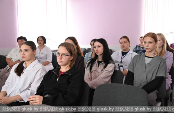 Коллектив Глусской районной больницы пополнили девять молодых специалистов