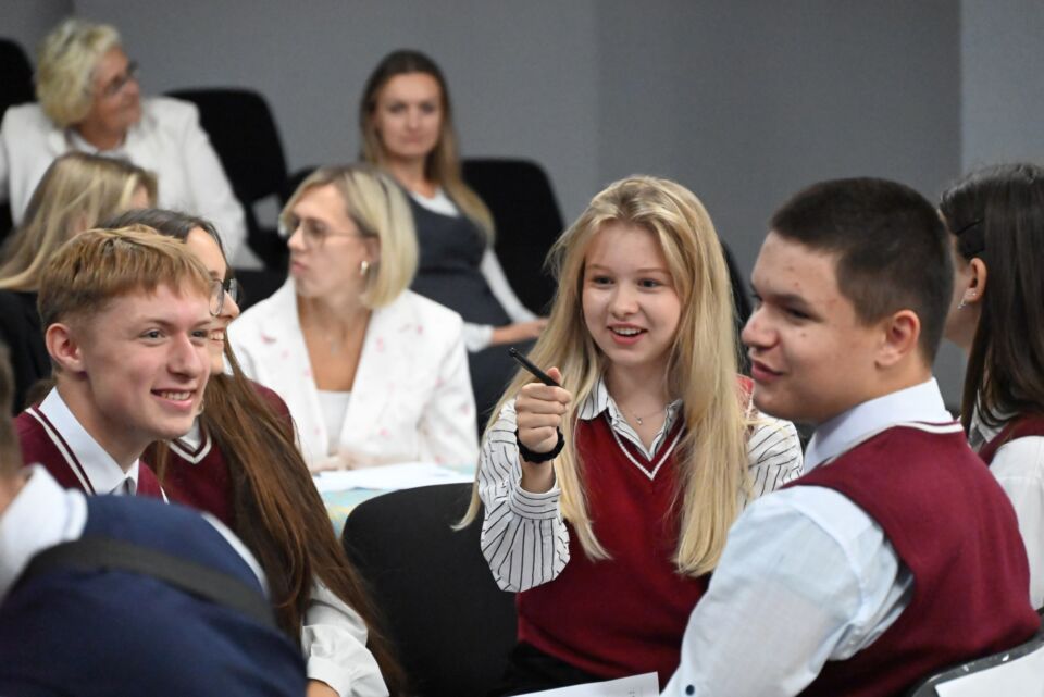 Сегодня в Глуске ко Дню народного единства прошла интеллектуальная игра «ЗНАЕМ БЕЛАРУСЬ»