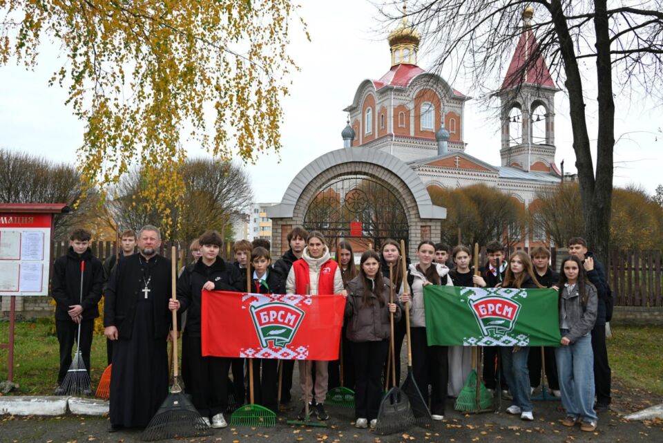 Молодежь Глусчины подключилась к республиканской акции «Восстановление святынь Беларуси»